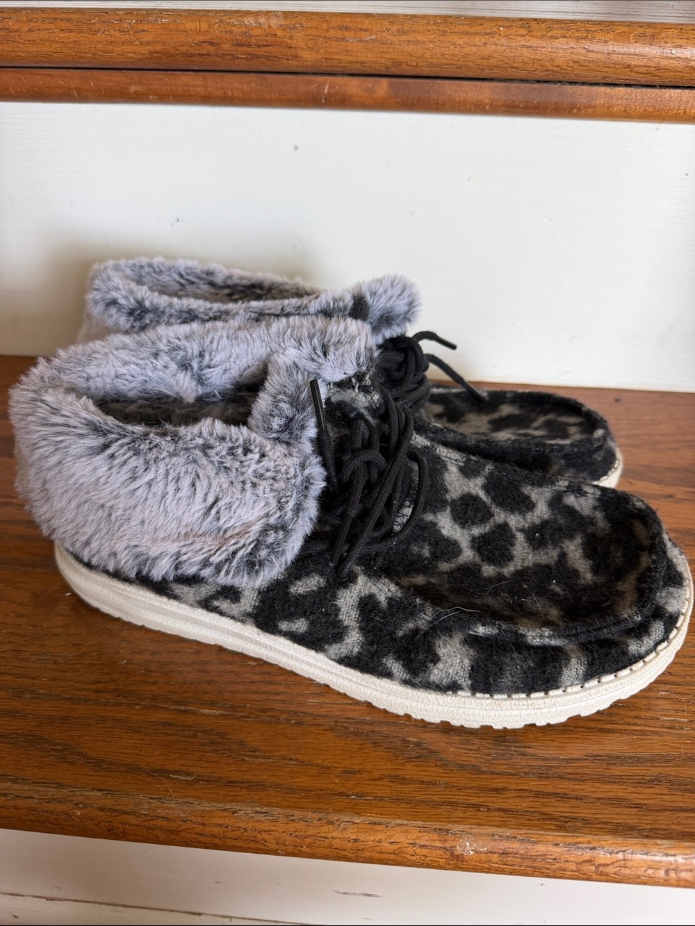 Hey Dude Gray Leopard-Print Faux Fur Cuff Casual Slippers